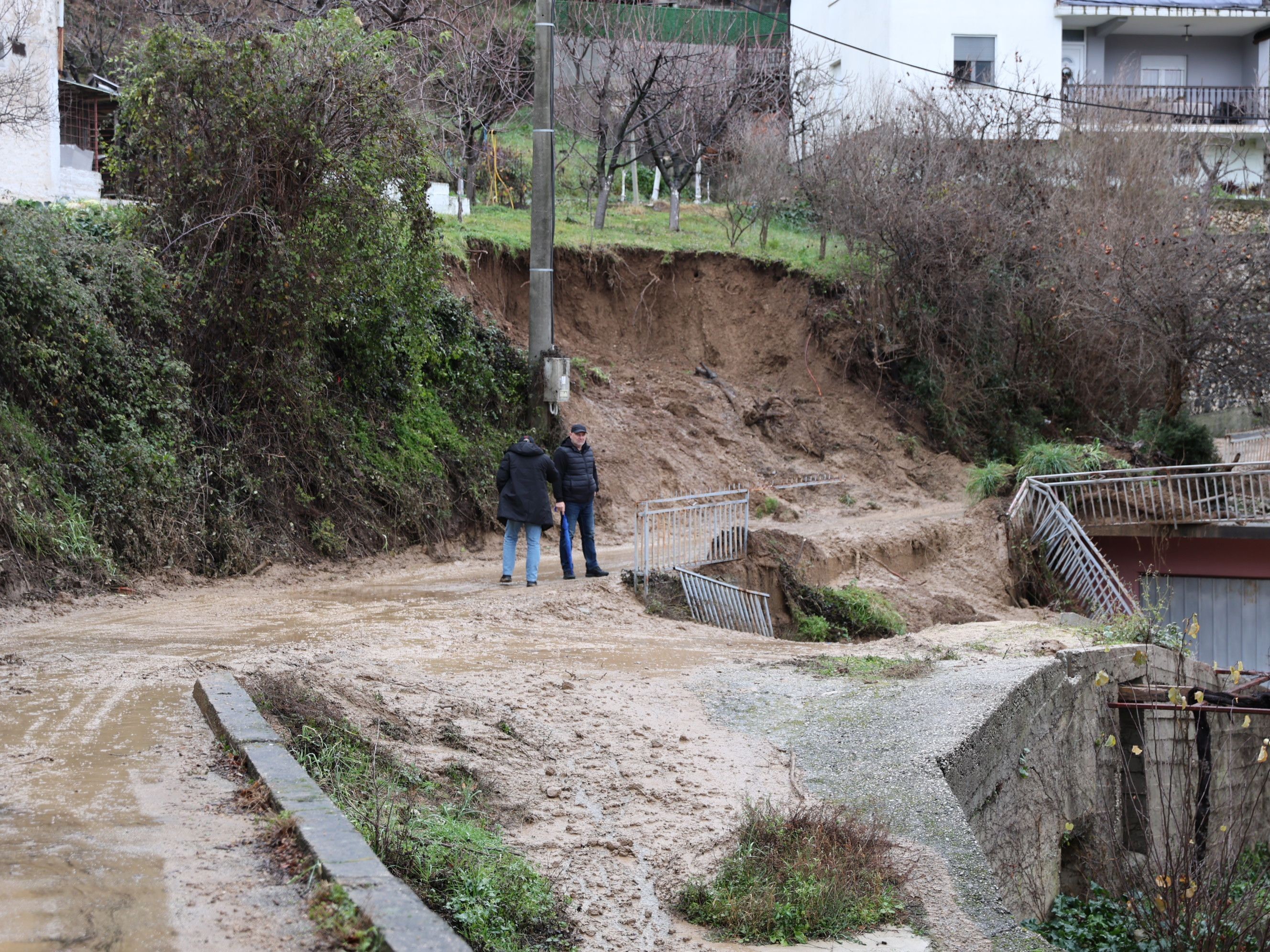 Uslijed nevremena, stanovnici sela Mihovići bez putne komunikacije, u Zvorniku proglašena vanredna situacija